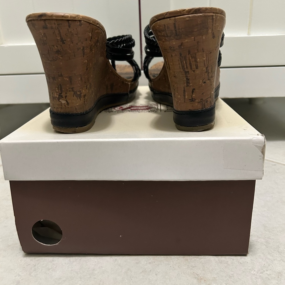 DECREE- Black Wedge Sandals for Women. Only worn once. 7.5 M - Picture 8 of 13